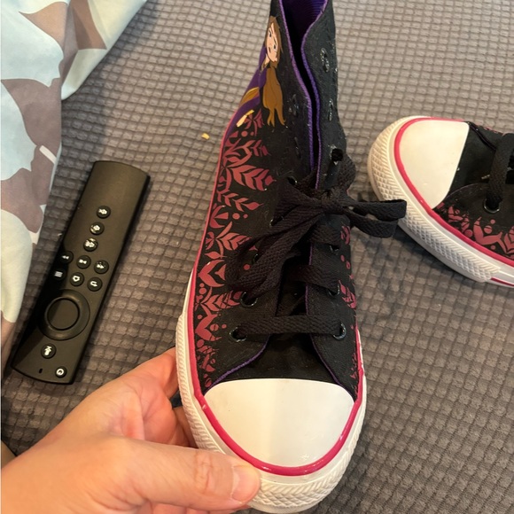 Kids frozen size 3 converse - Picture 3 of 5